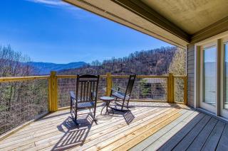 Tree Tops by HoneyBearCabins - Sleeps 10 - 9