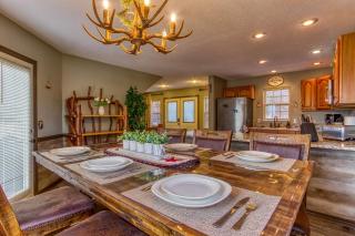 Tree Tops by HoneyBearCabins - Sleeps 10 - 8