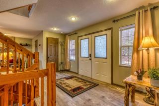 Tree Tops by HoneyBearCabins - Sleeps 10 - 5