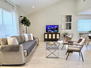 Super Cozy Entire House ABL Near Downtown - Book Now !! - 0