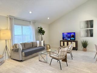 Super Cozy Entire House ABL Near Downtown - Book Now !! - 1