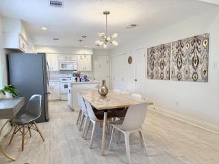 Super Cozy Entire House ABL Near Downtown - Book Now !! - 8