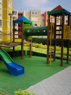 Departamento Estilo Clásico En Condominio Con Piscina - 2