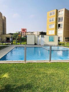 Departamento Estilo Clásico En Condominio Con Piscina - 1