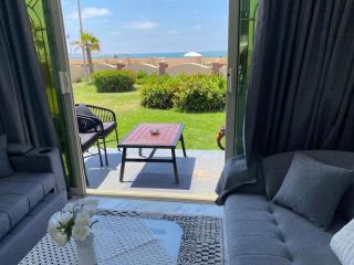 El Zahra super Lux Chalet Direct sea view ground floor 2 bedrooms in Alexandria, Al Mamourah with passes to the beach from May to the end of October للعائلات فقط مع ه كرنيهات للشاطىء من مايو لآخر اكتوبر دور ارضى جنينه مشتركه وقعده خاصه - 1