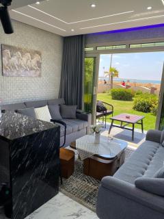 El Zahra super Lux Chalet Direct sea view ground floor 2 bedrooms in Alexandria, Al Mamourah with passes to the beach from May to the end of October للعائلات فقط مع ه كرنيهات للشاطىء من مايو لآخر اكتوبر دور ارضى جنينه مشتركه وقعده خاصه - 8