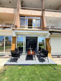 El Zahra super Lux Chalet Direct sea view ground floor 2 bedrooms in Alexandria, Al Mamourah with passes to the beach from May to the end of October للعائلات فقط مع ه كرنيهات للشاطىء من مايو لآخر اكتوبر دور ارضى جنينه مشتركه وقعده خاصه - 9