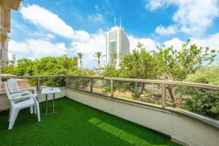 Luxury 5BR with Mamad - Beachside Villa - Netanya - Free Parking - 8