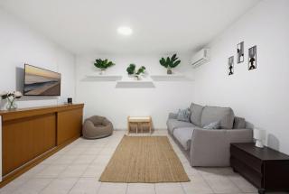 Luxury 5BR with Mamad - Beachside Villa - Netanya - Free Parking - 1