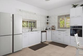 Luxury 5BR with Mamad - Beachside Villa - Netanya - Free Parking - 2