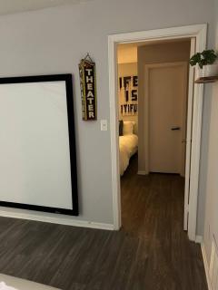 King Bed + Huge Movie Screen Near Duluth - 7