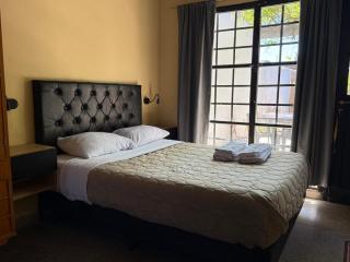 Panda Studio - Spacious with AC, Patio and Barbecue Grill - 9