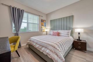 Stay Close to the Action Spacious 3BR Sleeps 8 - 8