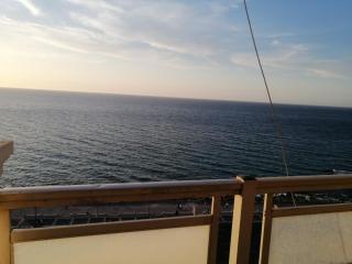 Cozy 1st line sea view for families only - 0