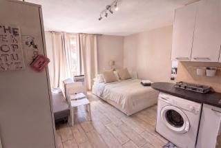 Central with charm and sea views - 8