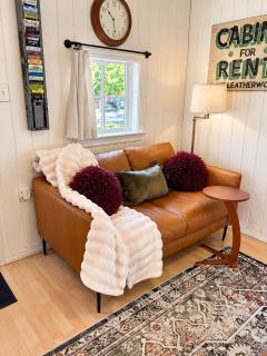 Crown & Cedar A Cozy Eureka Springs Cottage - Eureka Springs - 9