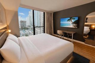 Hotel Style Studio with King Bed and City Views G1920 - 9