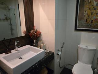 Spacious 108 sqm Condo near Sathorn Silom - 6