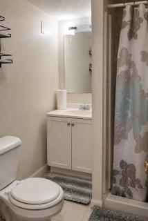 Cozy efficiency basement studio apartment - 4