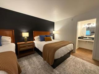 The Pines 4 Updated River Lodge - 5