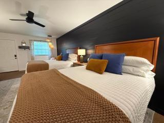 The Pines 4 Updated River Lodge - 7