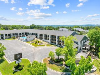 Branson Falls Lodge, an Ascend Collection Hotel - 7