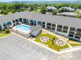Branson Falls Lodge, an Ascend Collection Hotel - 6
