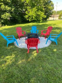Charming 2 bedroom cottage 2 blocks from lake - 2