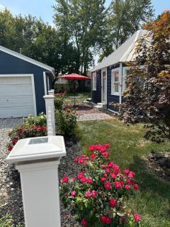 Charming 2 bedroom cottage 2 blocks from lake - 7
