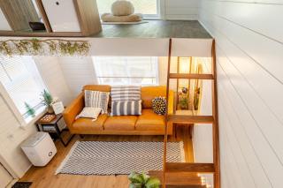 Charming Oasis Cozy Tiny Home, 15 mins Downtown - 0