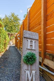 Charming Oasis Cozy Tiny Home, 15 mins Downtown - 8