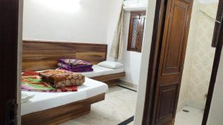 Hotel Decent Family Guest house - 2