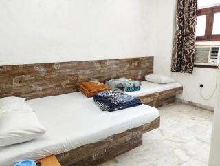 Hotel Decent Family Guest house - 7