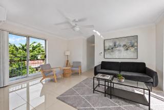 Quiet 3BRM Apt near Gabba with Free Parking & WiFi - 0