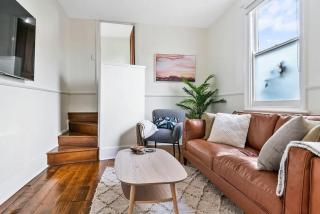Hobart Heritage Home - Close to CBD & Airport - 8