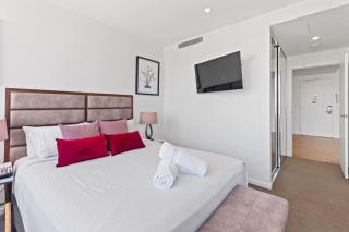 High Level 1 Bedroom Apartment in Paradise - 1