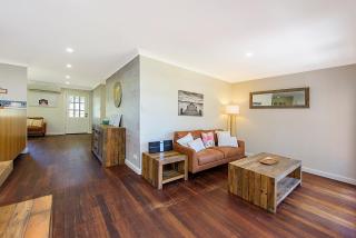 Garden Mornings & Bay Days at Willmott Beach House - 1
