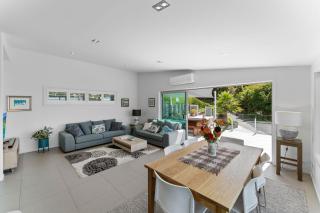 Hill Top House 3 Bedroom with Sea and Hill Views - 6