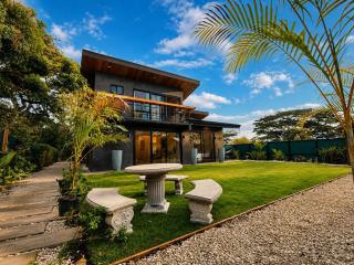 Villa Zelvara Tropical Modern Villa - 8