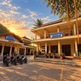 Penginapan Barokah - 0
