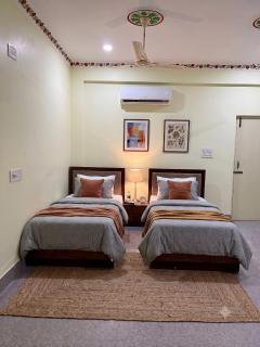Royal Guest House - 2
