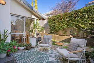 Doubleview Escape, Cafes, Shops, and Beach Nearby - 8