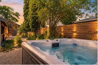 Moody Mid-Century Escape in Midtown CDA Hot Tub Walk to Trader Joes - 9