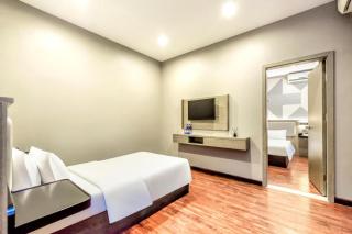 Borrman Hotel Zhuhai Mingzhu Railway Station Rainbow Shopping Mall - 1