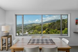 Hill Top House 3 Bedroom with Sea and Hill Views - 2