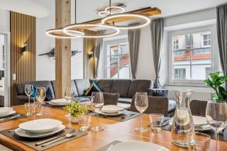 Holz & Hirsch Loft - Parkplatz und Hund - 5