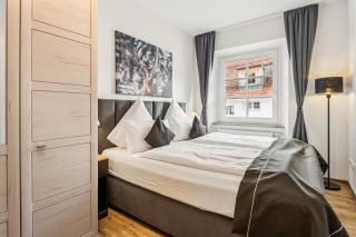 Holz & Hirsch Loft - Parkplatz und Hund - 6