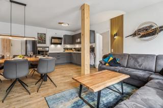 Holz & Hirsch Loft - Parkplatz und Hund - 1