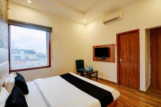 Super Townhouse Kurukshetra University Formerly SR Grand - 7