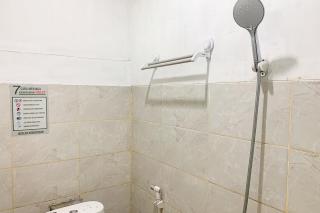 RedDoorz near LRT Taman Mini Jakarta - 3